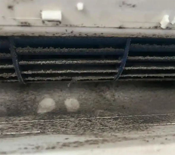 潍城空调吹的风有股烧焦味是怎么回事